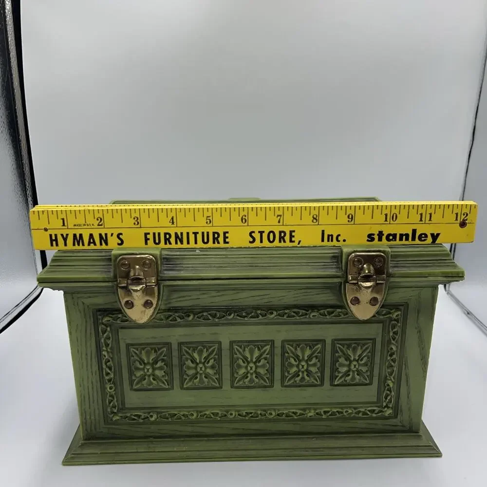 VINTAGE MAX KLEIN GREEN ORNATE‎ PLASTIC SEWING KEEPSAKE BOX